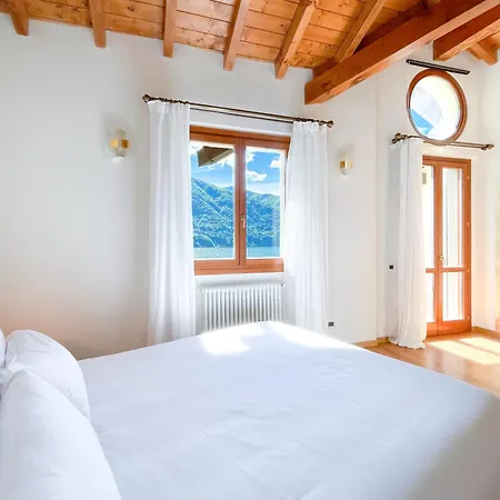 Luminosa, View & Private Parking Holiday home