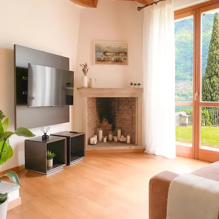 Luminosa, View & Private Parking Semesterbostad