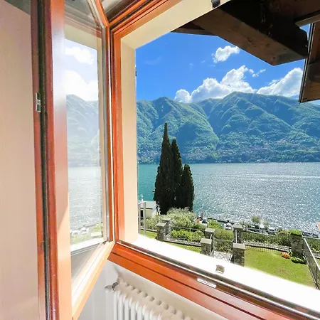 Luminosa, View & Private Parking Semesterbostad